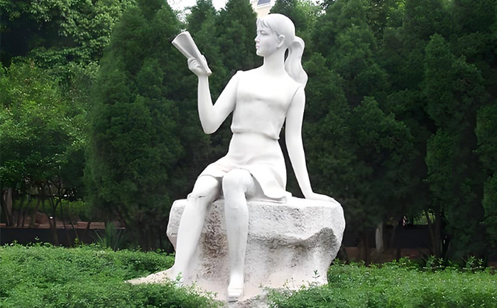 千年匠心，傳世之美——優(yōu)藝雕塑定制人物石雕藝術(shù)
